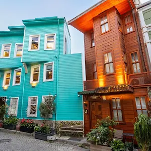2* Bed & Breakfast Wonder Wood